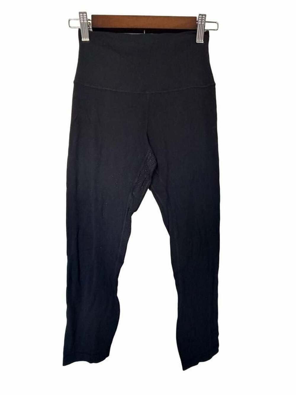 Lululemon Black Athletic Crop Leggings Size 4-6_223